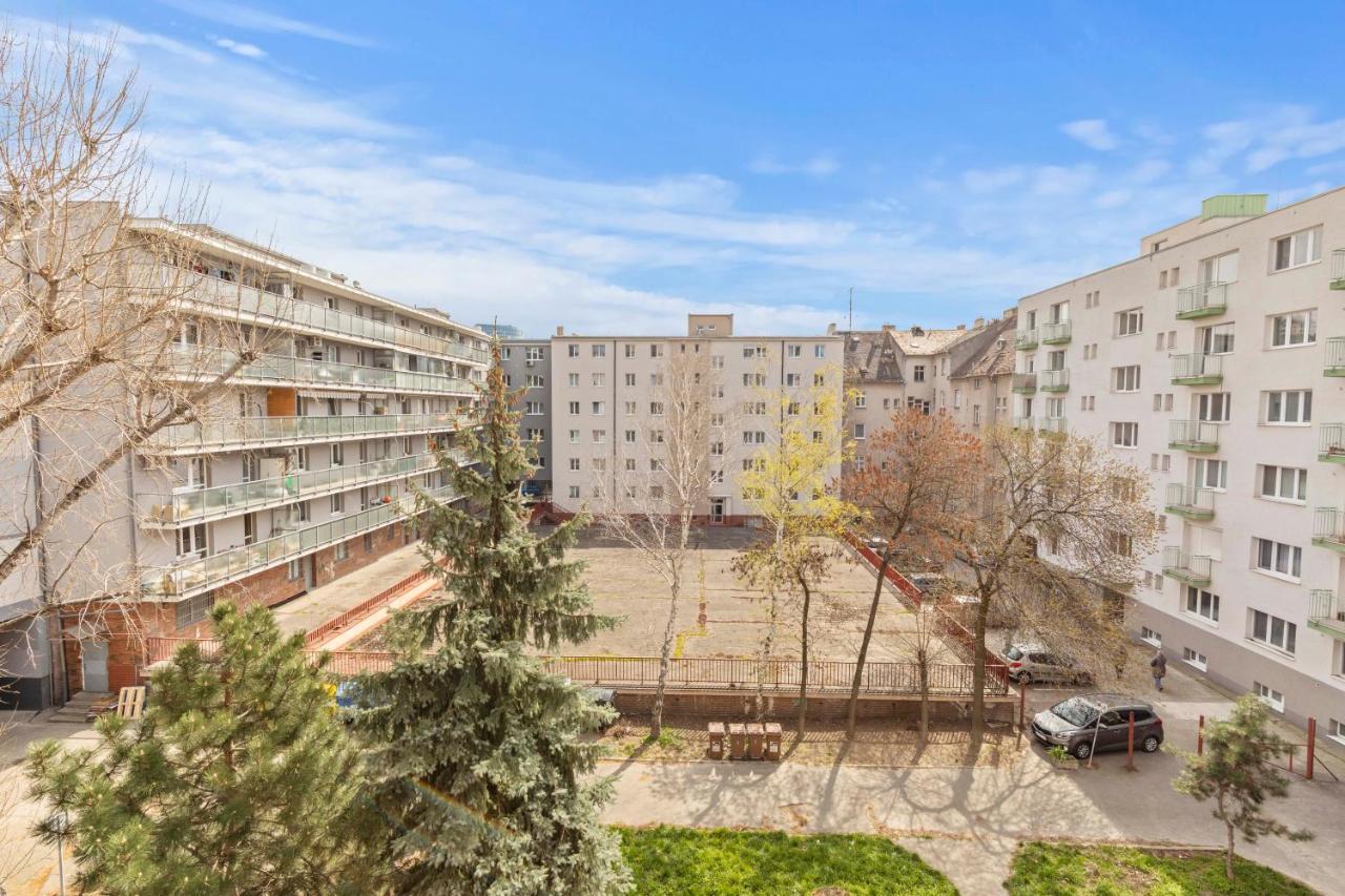 Lam Concrete - Ac - Balcony Lejlighed Bratislava Eksteriør billede